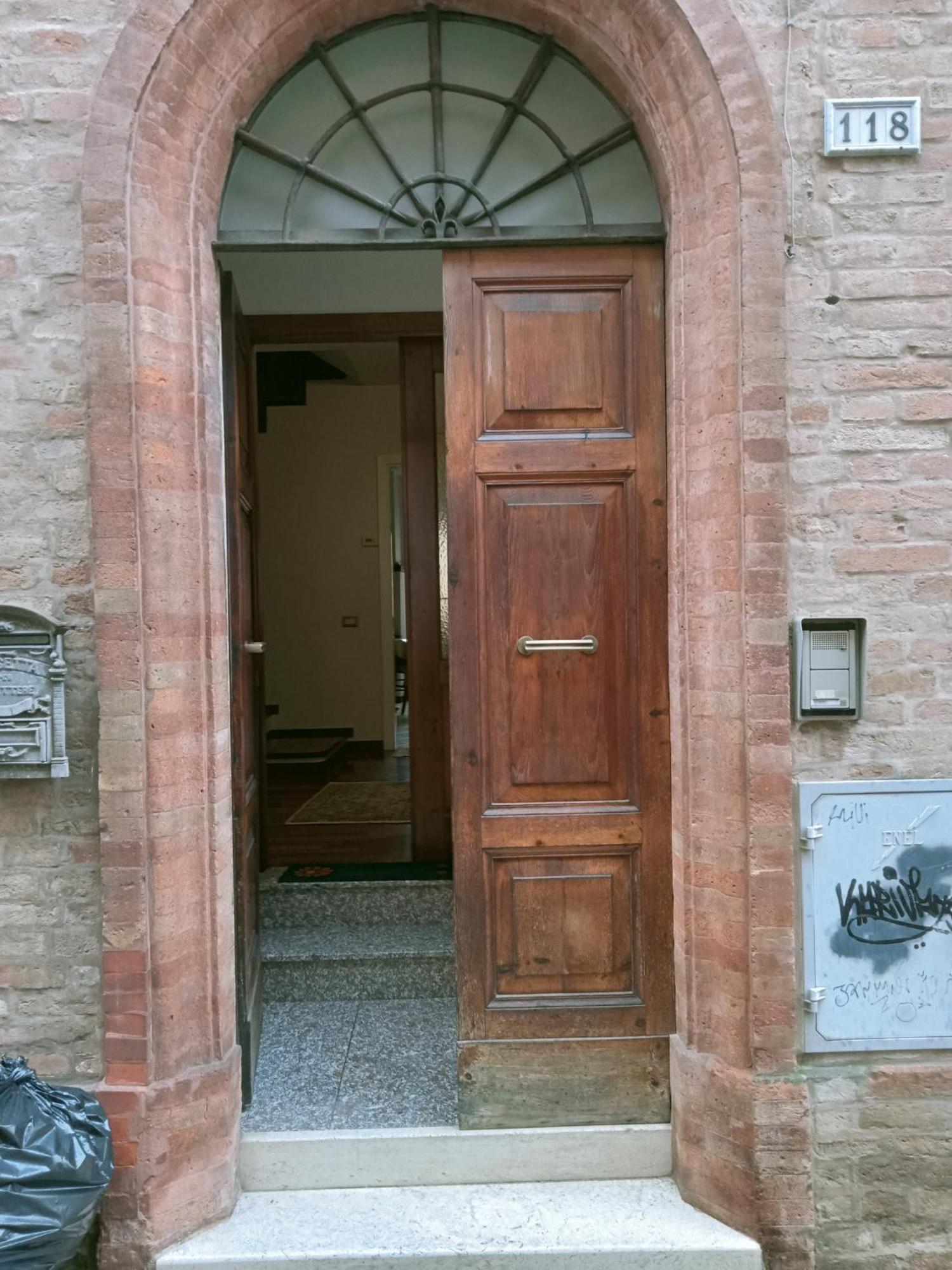 Camere Via Crispi Centro Storico マチェラータ エクステリア 写真