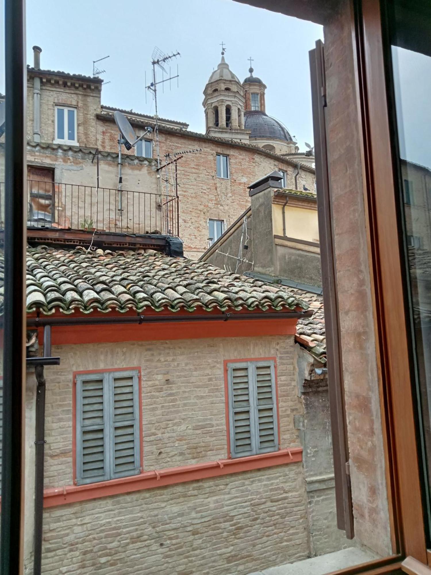 Camere Via Crispi Centro Storico マチェラータ エクステリア 写真